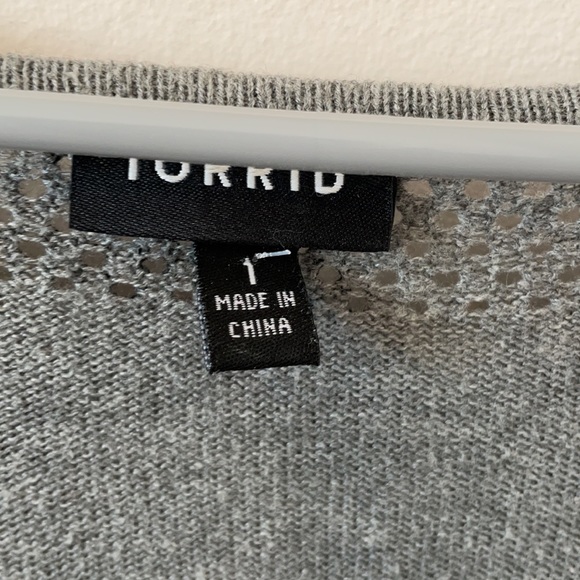 Torrid Open Stitch Grey/Black Heart Sweater- Size 1 - Picture 4 of 7